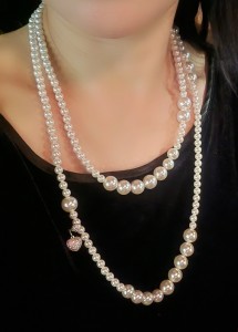 Luxurious long pearl necklace