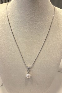 Crown Pearl Necklace